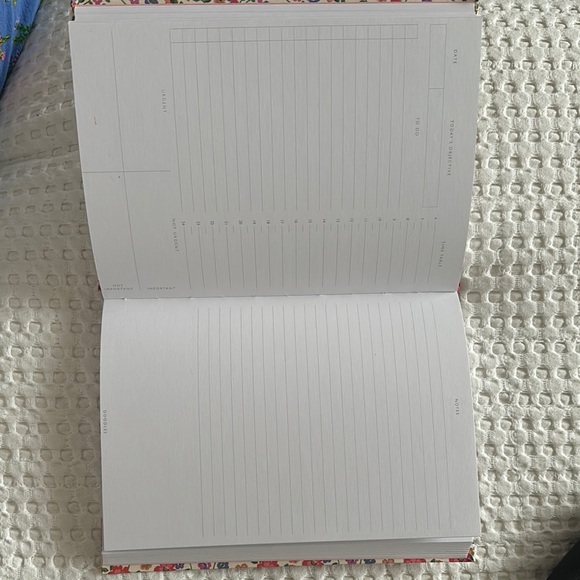Cath Kidston Floral Patterned daily planner undated - Picture 3 of 3